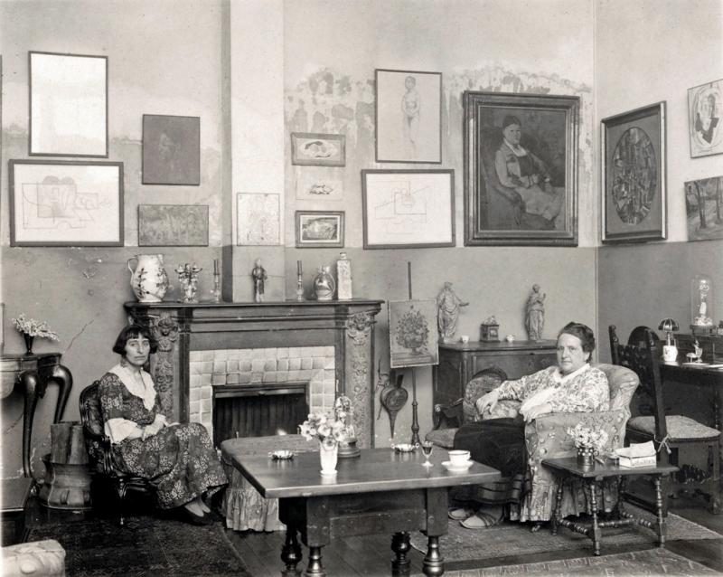 Alice B. Toklas et Gertrude Stein dans leur appartement, 1922 © DR