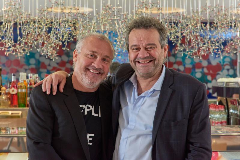 Damien Hirst et Mark Hix dans le restaurant Pharmacy 2 © Photo by Prudence Cuming Associates
© 2H Restaurant Ltd. All rights reserved, 2016