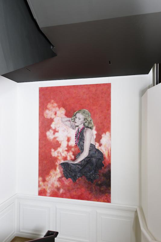 Chambres à part 13 - Parfums de Femmes - Iris Van Dongen, Adel Blanc Sec, pastel sur papier marouflé sur toile, 230x150 cm © Laurence Dreyfus